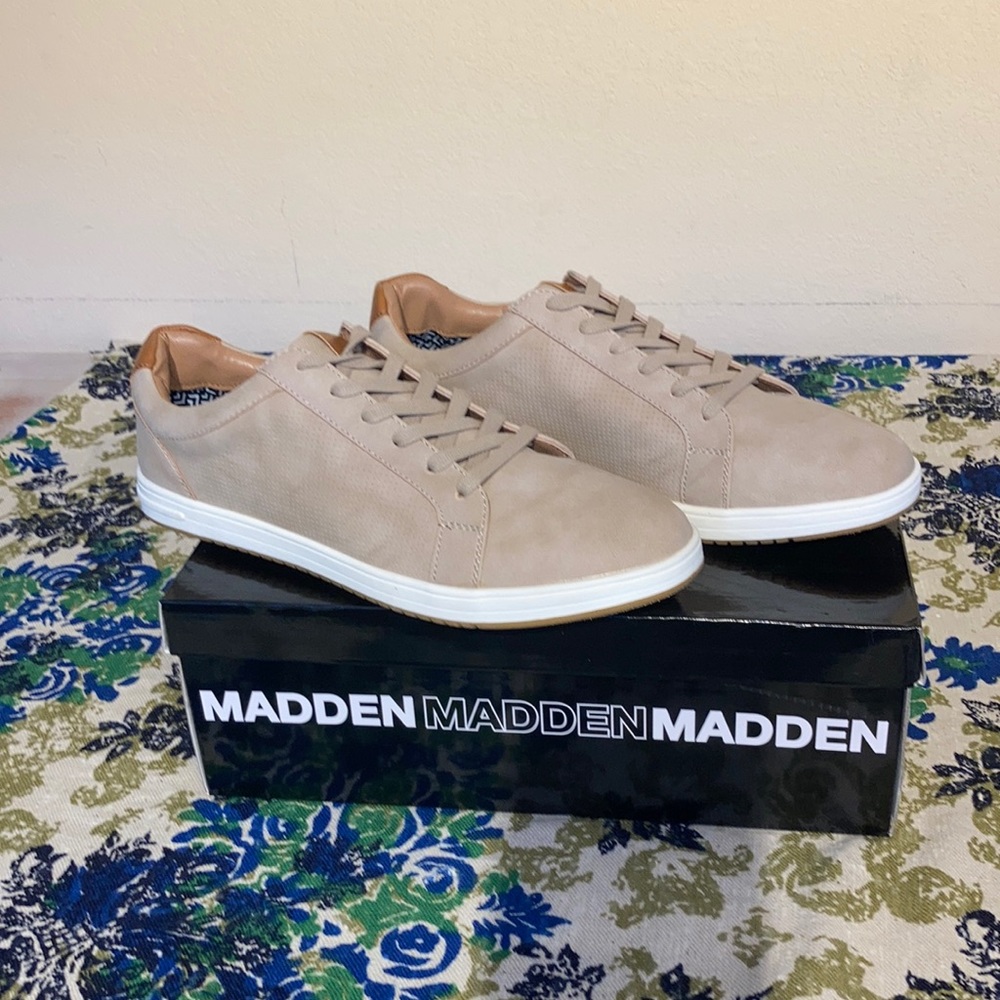 STEVE MADDEN BLITTO NWT, Taupe
